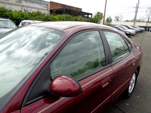 Used 2005 Ford Taurus SEL image 11