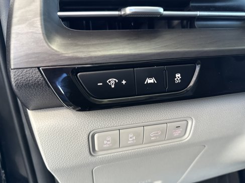 Used 2022 Kia Carnival EX image 19