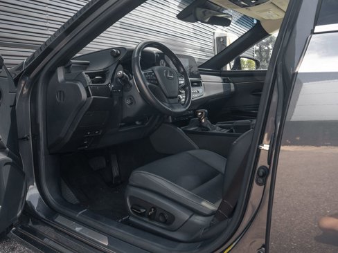 Used 2022 Lexus ES 350 w/ Premium Package image 4