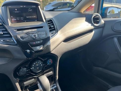 Used 2014 Ford Fiesta SE w/ Equipment Group 201A image 6