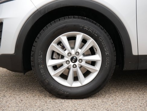 Used 2019 Kia Sorento LX image 7
