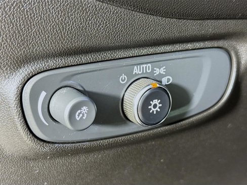 Used 2020 Chevrolet Equinox LS w/ LS Convenience Package image 11