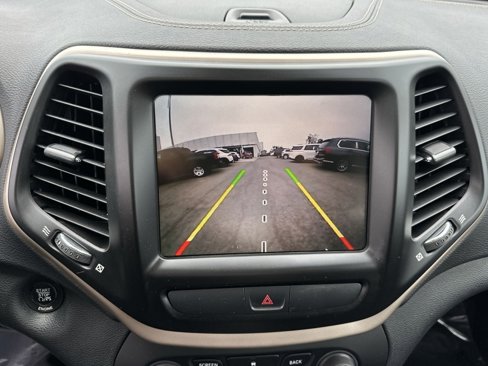Used 2016 Jeep Cherokee Limited image 19