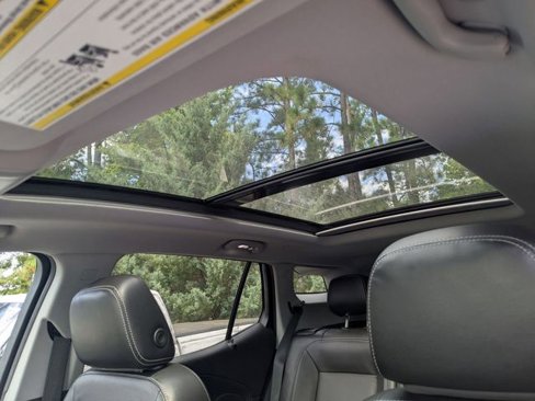 Used 2022 GMC Terrain SLT w/ Infotainment Package II image 19
