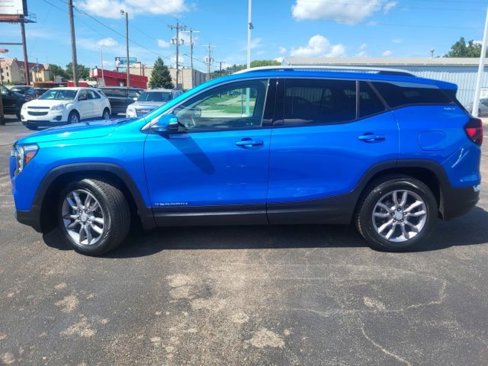 Used 2024 GMC Terrain SLT image 25