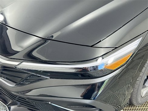 New 2025 Hyundai Elantra Sport image 2