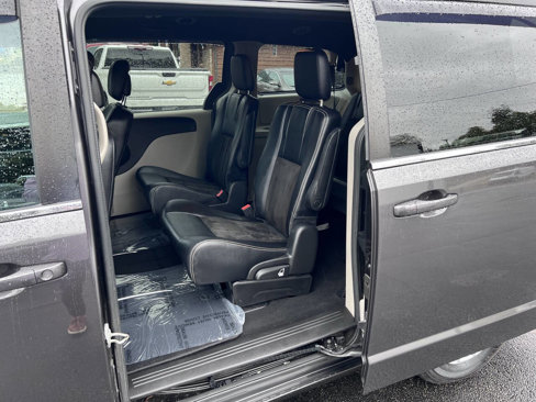 Used 2019 Dodge Grand Caravan SXT image 22