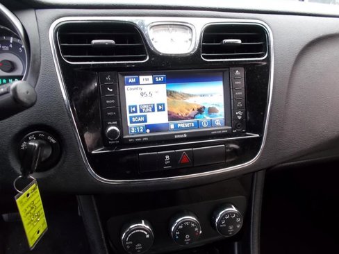 Used 2011 Chrysler 200 Touring image 31