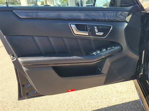 Used 2015 Mercedes-Benz E 400 Sedan w/ Lighting Package image 18