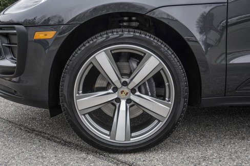 Certified 2024 Porsche Macan image 11