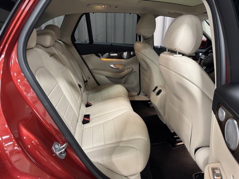 Used 2017 Mercedes-Benz GLC 300 4MATIC image 11