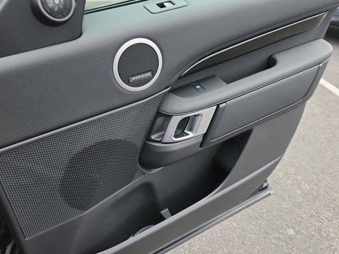 New 2025 Land Rover Discovery S image 20