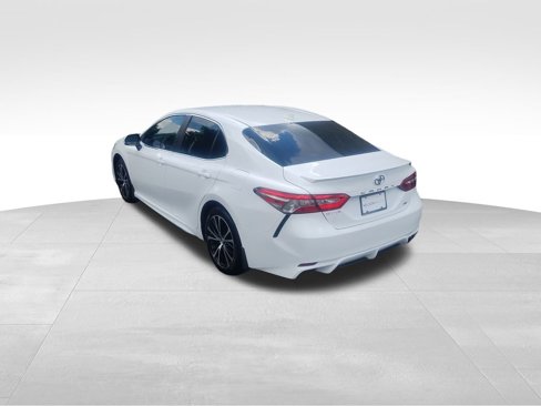 Used 2019 Toyota Camry SE image 4