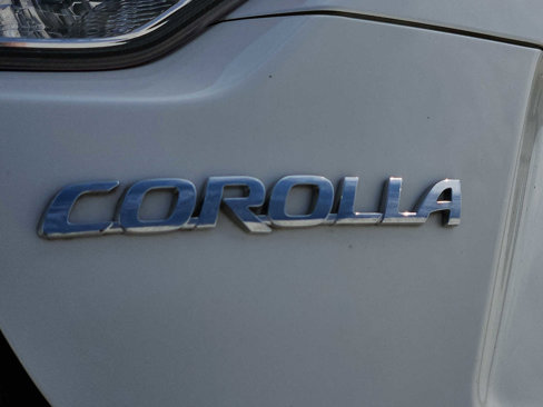 Used 2021 Toyota Corolla LE image 29