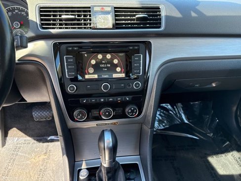 Used 2015 Volkswagen Passat 1.8T SE image 14