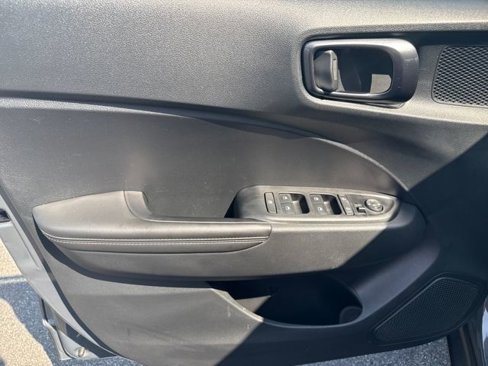 Certified 2024 Hyundai Venue Limited image 9