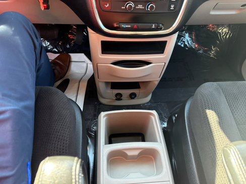 Used 2013 Dodge Grand Caravan SE image 24