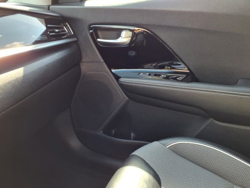 Certified 2022 Kia Niro EX image 20