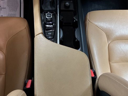 Used 2017 Volvo XC90 T6 Momentum w/ Vision Package image 22