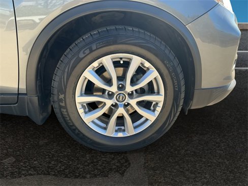 Used 2018 Nissan Rogue SV w/ Premium Package image 29