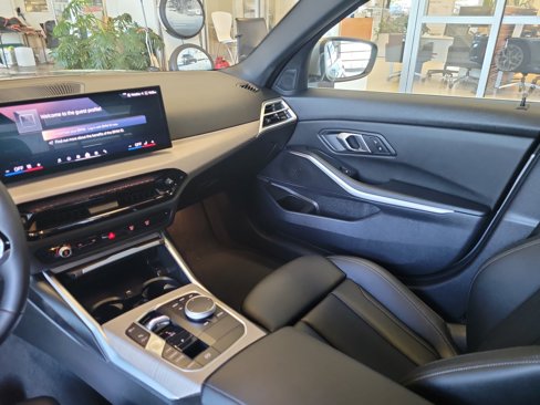 Used 2025 BMW 330i xDrive Sedan image 18
