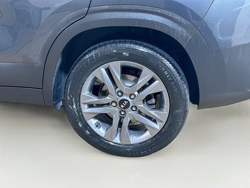 Certified 2021 Kia Seltos S image 5