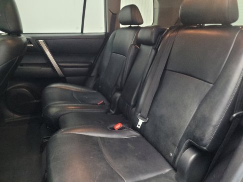 Used 2013 Toyota Highlander SE image 18