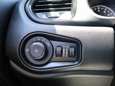 Used 2020 Jeep Renegade Altitude image 30