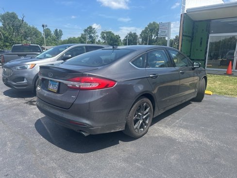 Used 2018 Ford Fusion SE w/ Equipment Group 201A image 2
