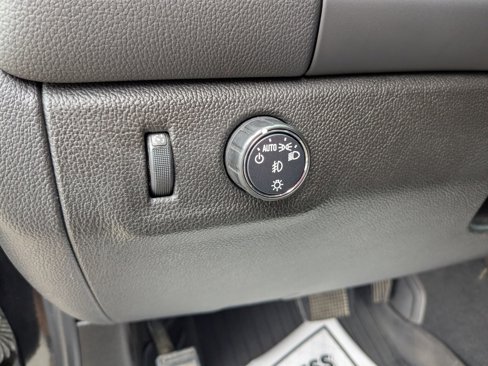 Used 2022 Chevrolet Colorado LT w/ LT Convenience Package image 16