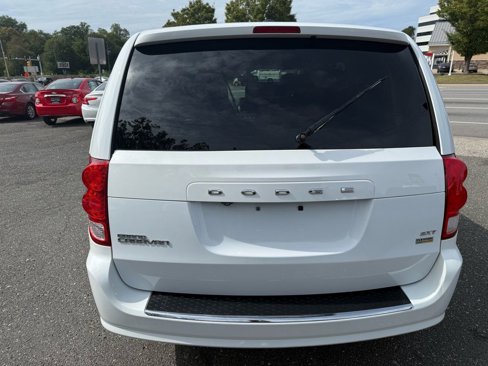 Used 2018 Dodge Grand Caravan SXT image 4