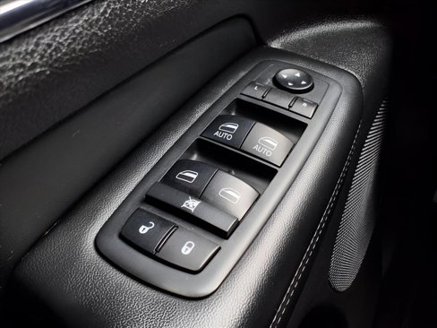 Used 2019 Jeep Grand Cherokee Limited w/ Luxury Group II image 9