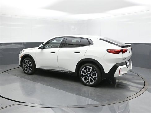 Certified 2025 BMW X2 xDrive28i image 5