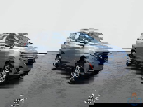 Used 2024 Chevrolet Equinox LT image 2