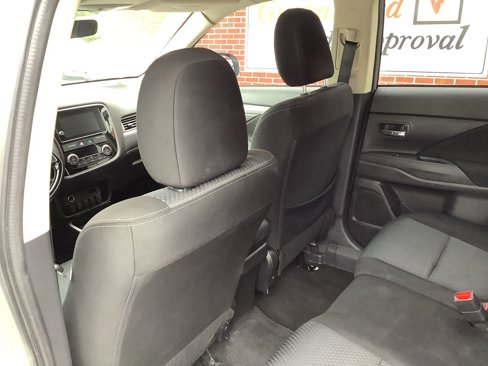 Used 2018 Mitsubishi Outlander SE image 11