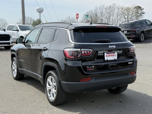Used 2024 Jeep Compass Latitude image 6