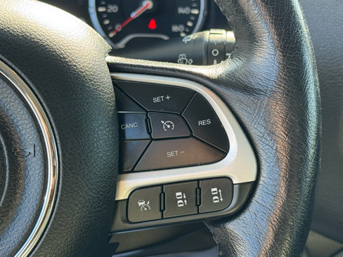Used 2021 Jeep Renegade Latitude w/ Luxury Group I image 13
