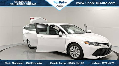 Used 2018 Toyota Camry LE image 25