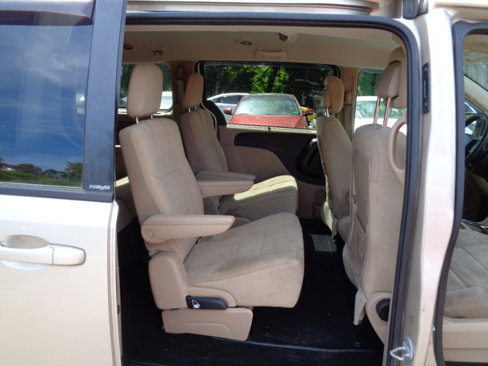 Used 2013 Dodge Grand Caravan SXT image 17