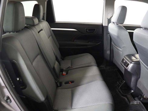 Used 2019 Toyota Highlander LE image 31