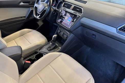 Used 2021 Volkswagen Tiguan SE R-Line image 17