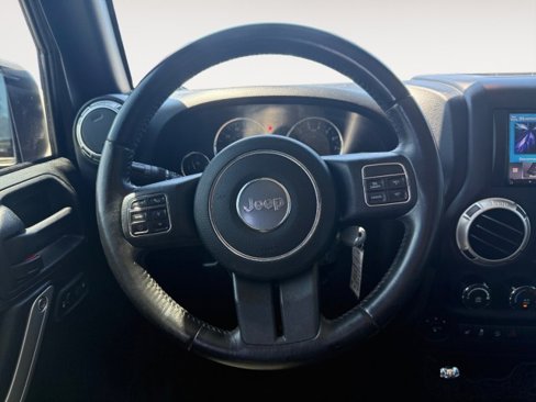 Used 2016 Jeep Wrangler Unlimited Rubicon w/ Connectivity Group image 8
