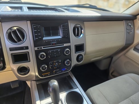 Used 2015 Ford Expedition XLT image 14