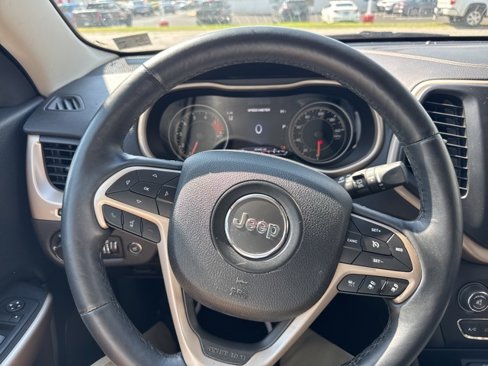 Used 2018 Jeep Cherokee Limited w/ Technology Group image 14