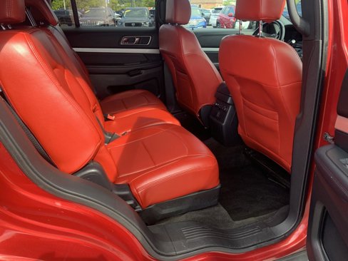 Used 2017 Ford Explorer XLT image 12