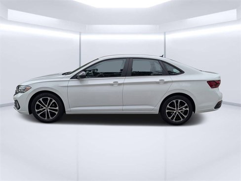 Used 2024 Volkswagen Jetta Sport image 6