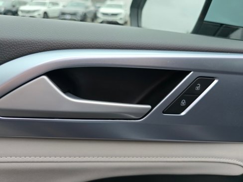 New 2025 Volkswagen Taos SE image 26