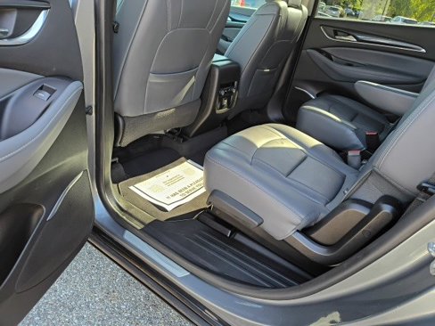 Used 2019 Buick Enclave Essence image 12