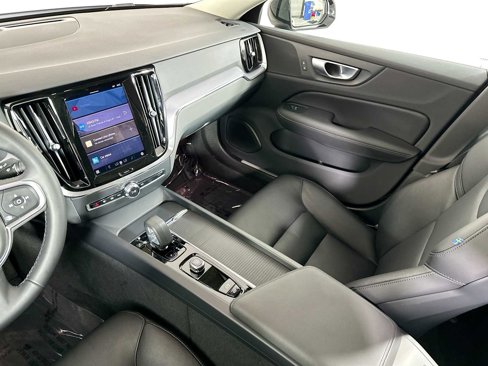 Certified 2025 Volvo S60 B5 Core image 21