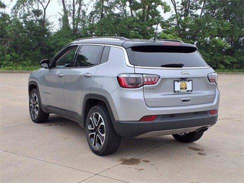 Used 2022 Jeep Compass Limited image 3